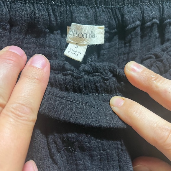 Black lace trimmed pocket wide leg pants - Picture 2 of 2